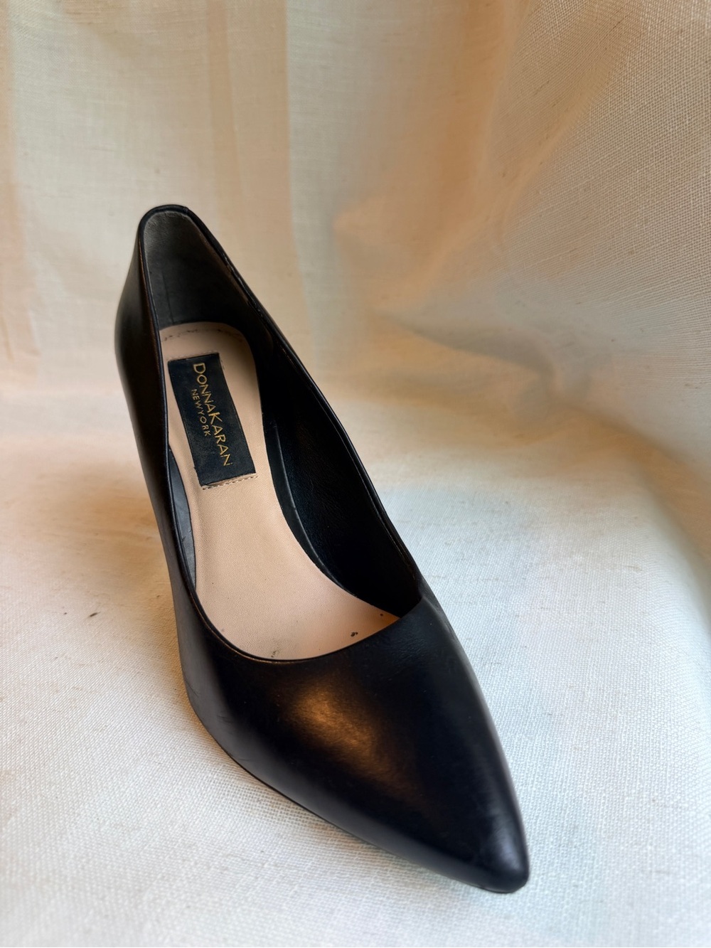 Donna Karan New York Black Leather Pointed Block Heel Pumps Approx 7.5 - Picture 2 of 8